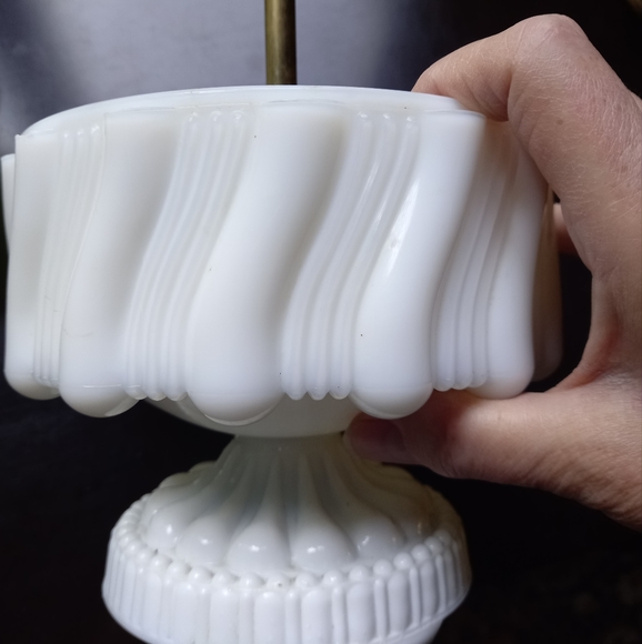 Vintage unique Milk Glass Lamp - Picture 3 of 9